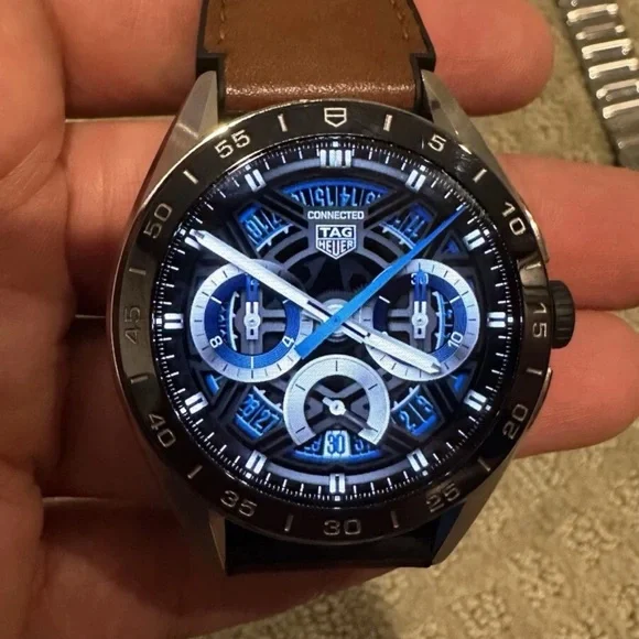 TAG Heuer E4 45mm Connected Smartwatch - Picture 5 of 16